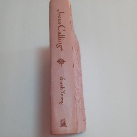 Jesus Calling Daily Devotional book Sarah Young - Picture 2 of 4